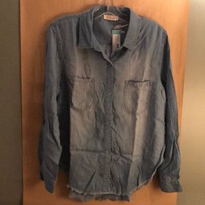 ELAN Landrie Two Pocket Button Down Top